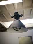Lampa loftowa magazynowa odrestaurowana