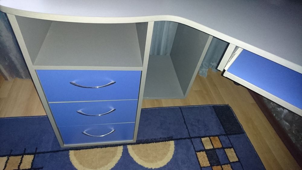 Компьютерный письменный угловой стол