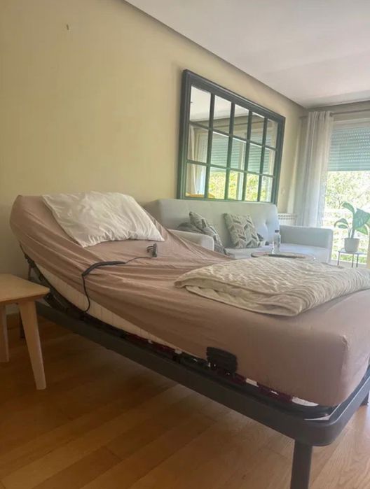 Cama articulada elétrica para doente