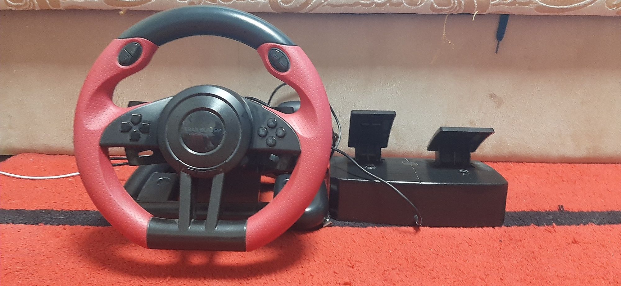 Игровой руль,в хорошом состоянии