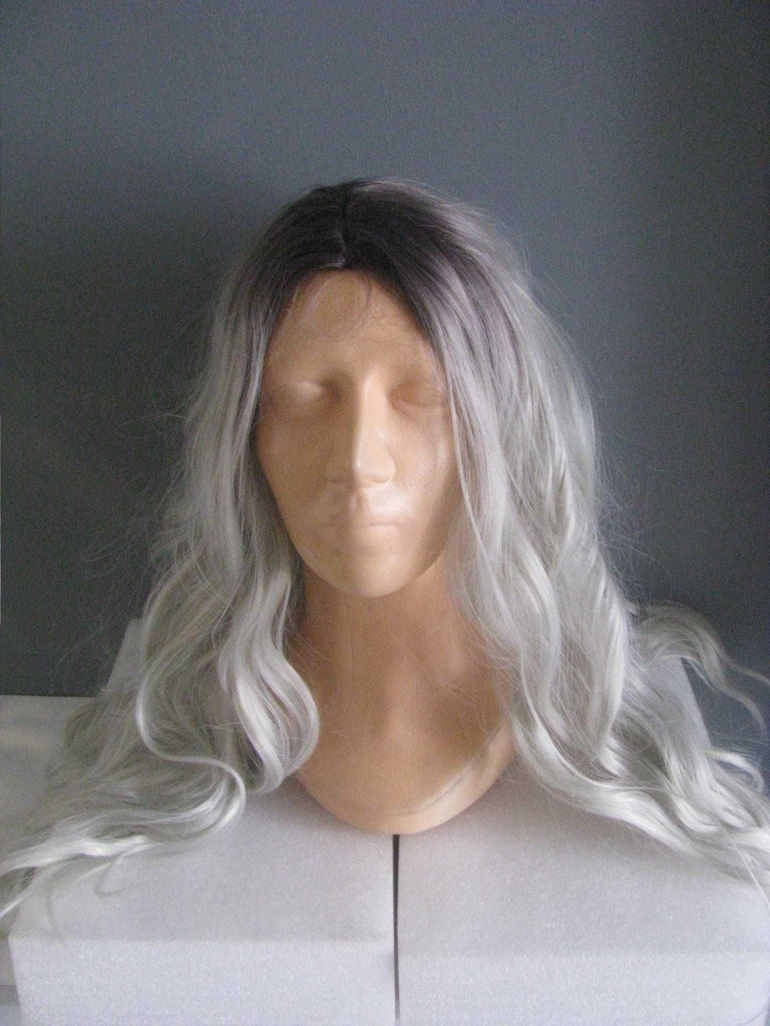 Peruka włosy syntetyczne falowane cold blond