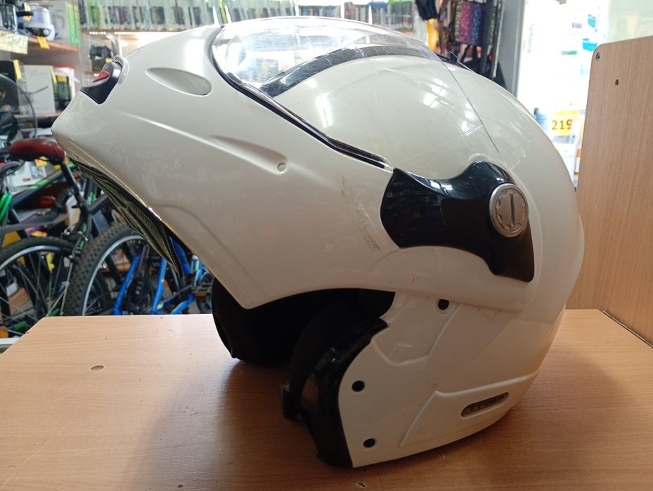 Kask motocyklowy z przyłbicą szczęką Caberg Komis Madej Tarnów