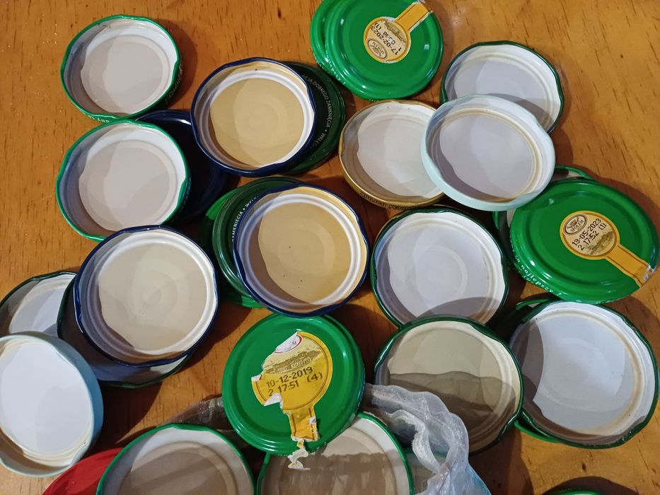 Pokrywki małe, z majonezu kieleckiego ponad 50 szt.