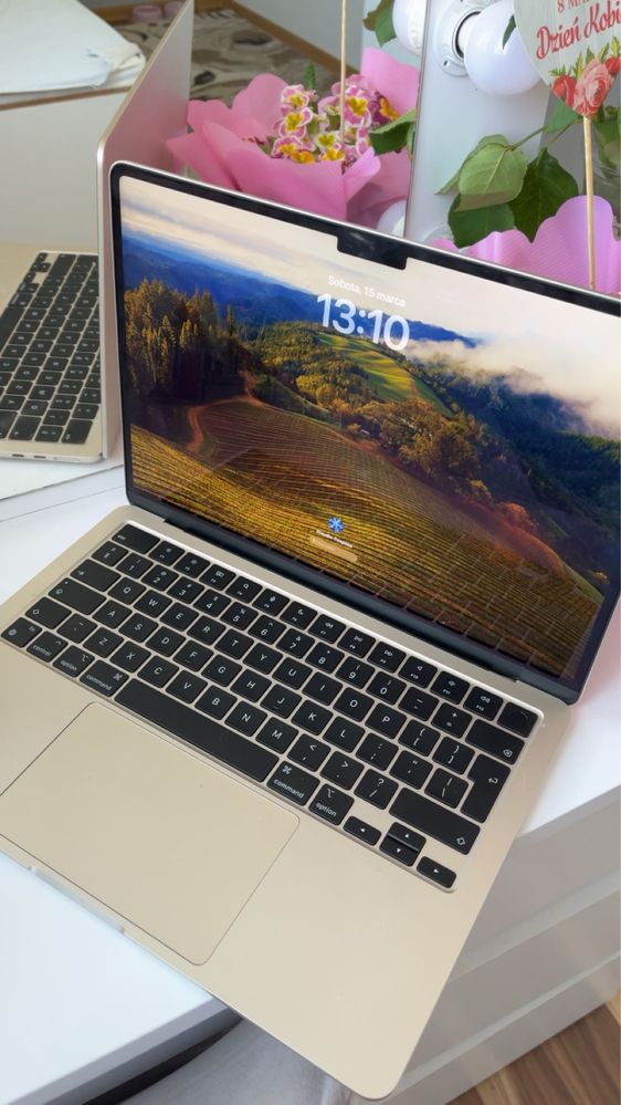 Apple MacBook 13 złota poświata