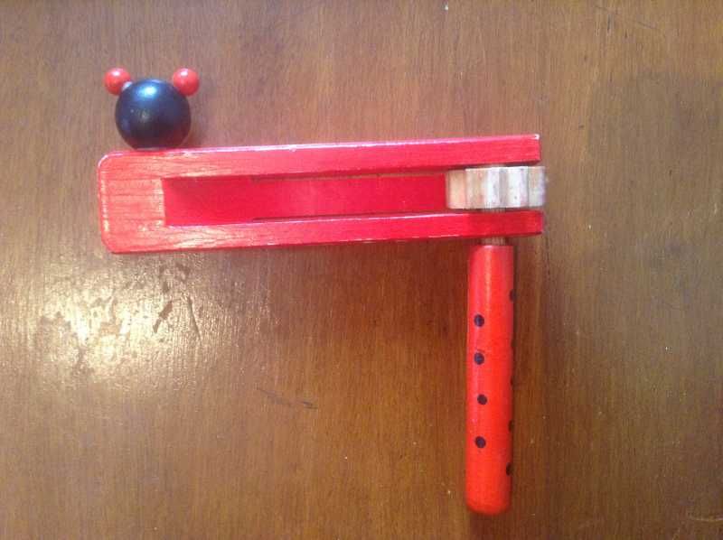 Brinquedo vintage (reco-reco)