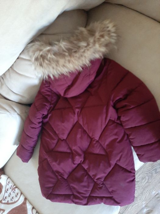 Продам пальто зимнее с натуральным мехом енот
