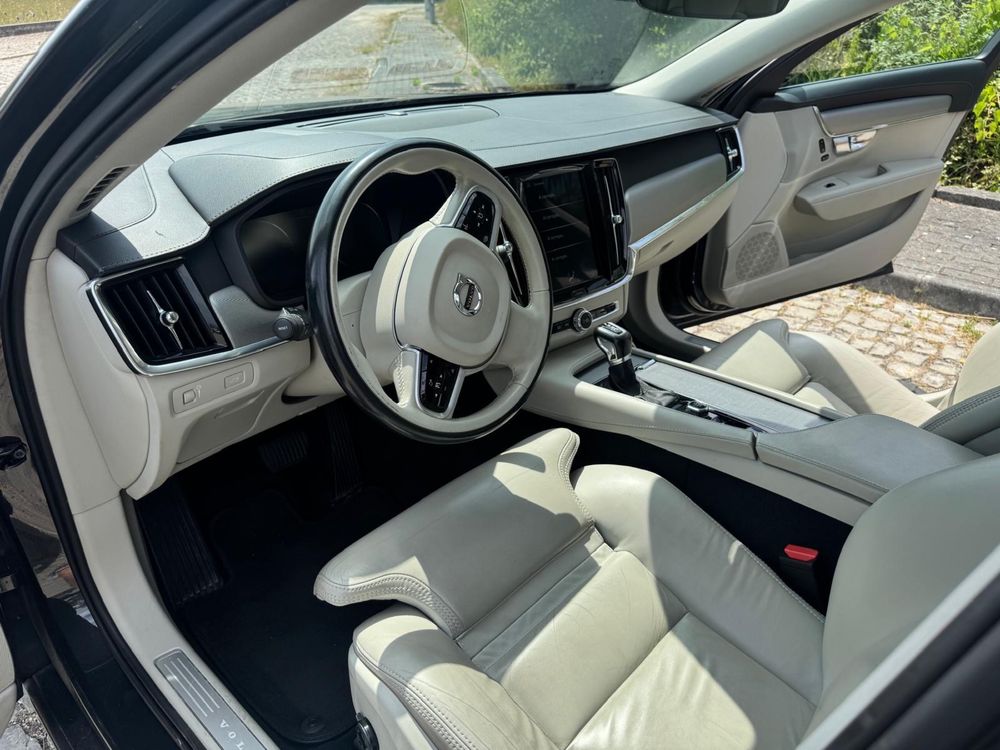 Volvo v90 inscription