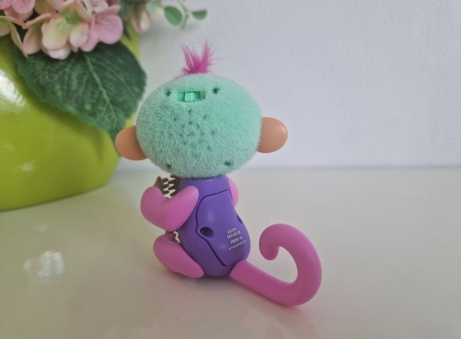 Fingerlings Magiczna interaktywna małpka
