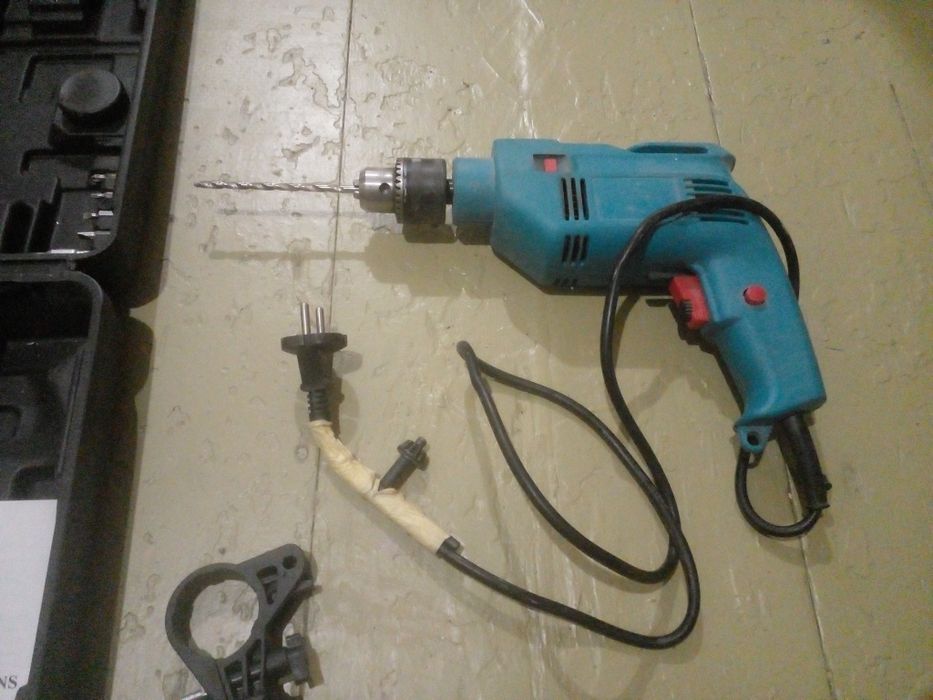 Электро дрель как новая !