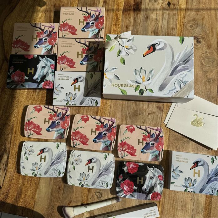 В наявності! Hourglass palette horse deer swan палєтки