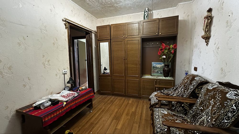 Продається 4кім квартира на Червоному провулку