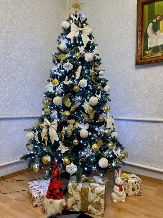 Ялинка штучна з білими кінчиками  180см
