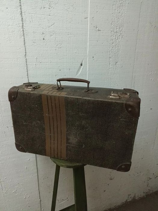 Mala antiga e carteira de mulher vintage