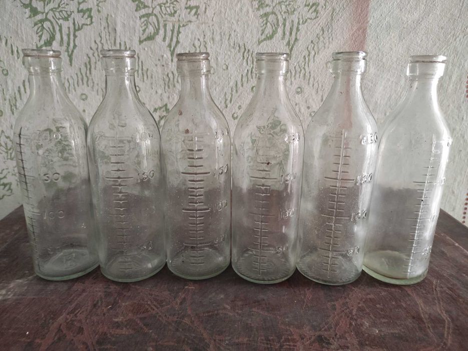 Бутилка стікляна з міркою 200 мл з часів СССР знайдено на горищі