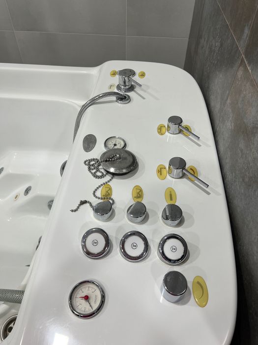 Гідромасажна ванна