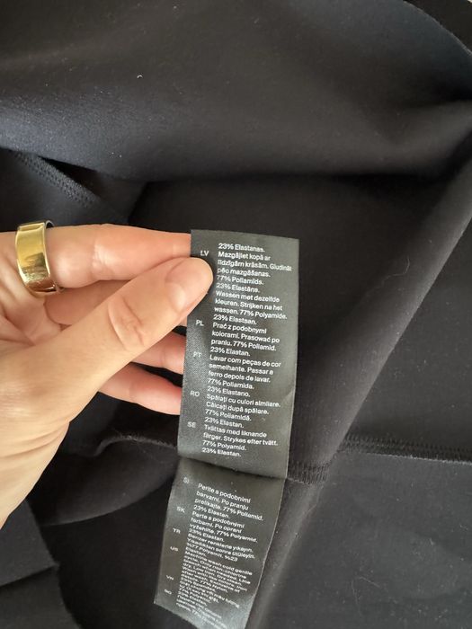 COS czarna sukienka z długim rękawem długa rozkloszowana S 36