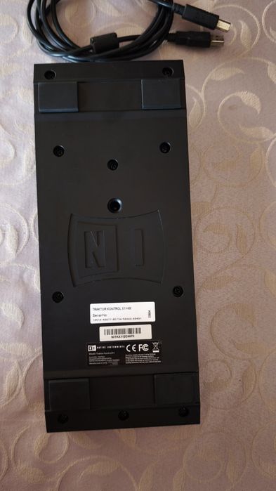 Controlador Traktor X1 MK1 na caixa
