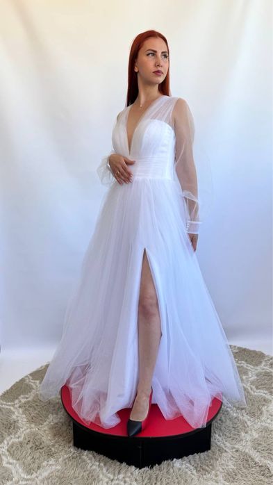 Продам весільні сукні нові