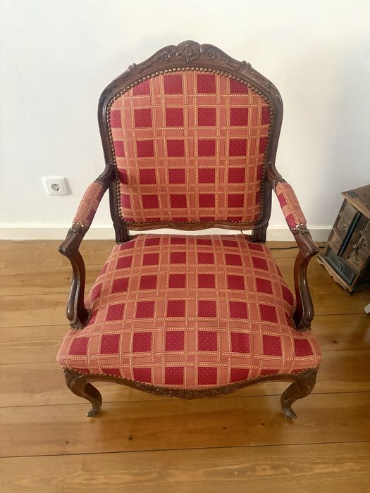 Cadeirão vintage  - estilo Luis XV - elegante e classico