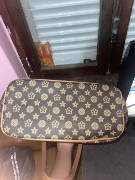 Mala estilo monograma(imitação) bom estado