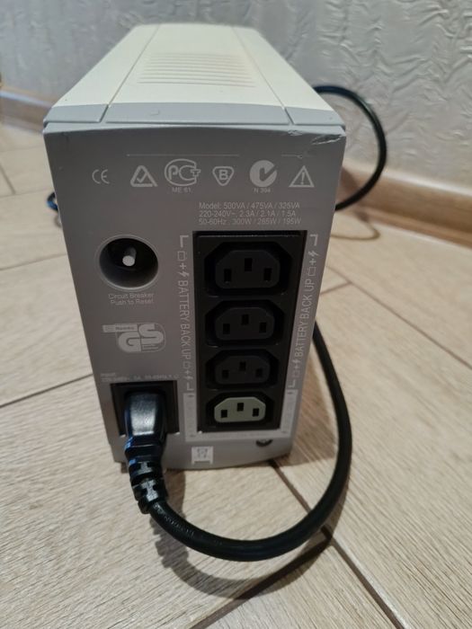 Безперебійний блок живлення (інвертор) APC Back UPS CS 500 з батареєю