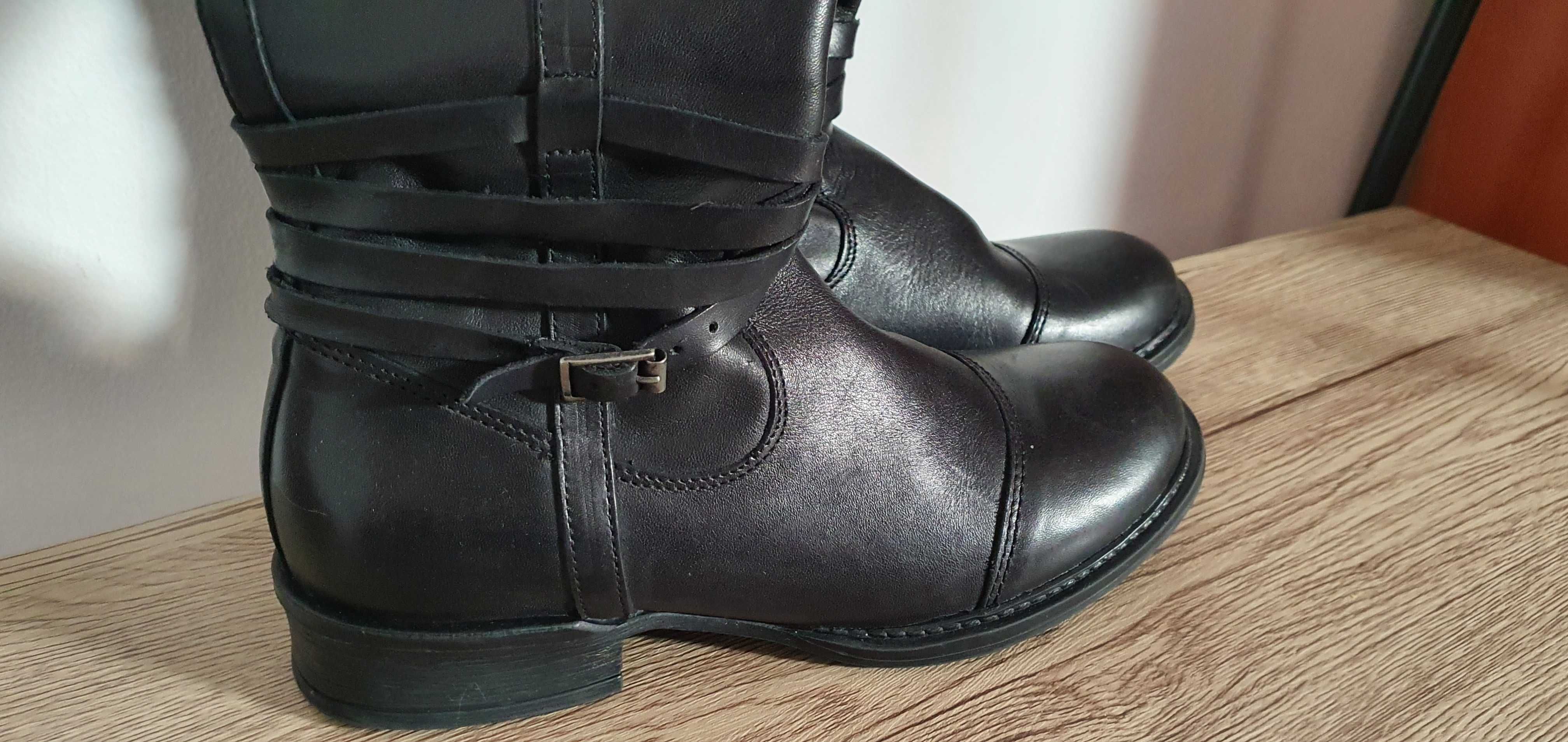 Botas em pele Ten Points da Pandora