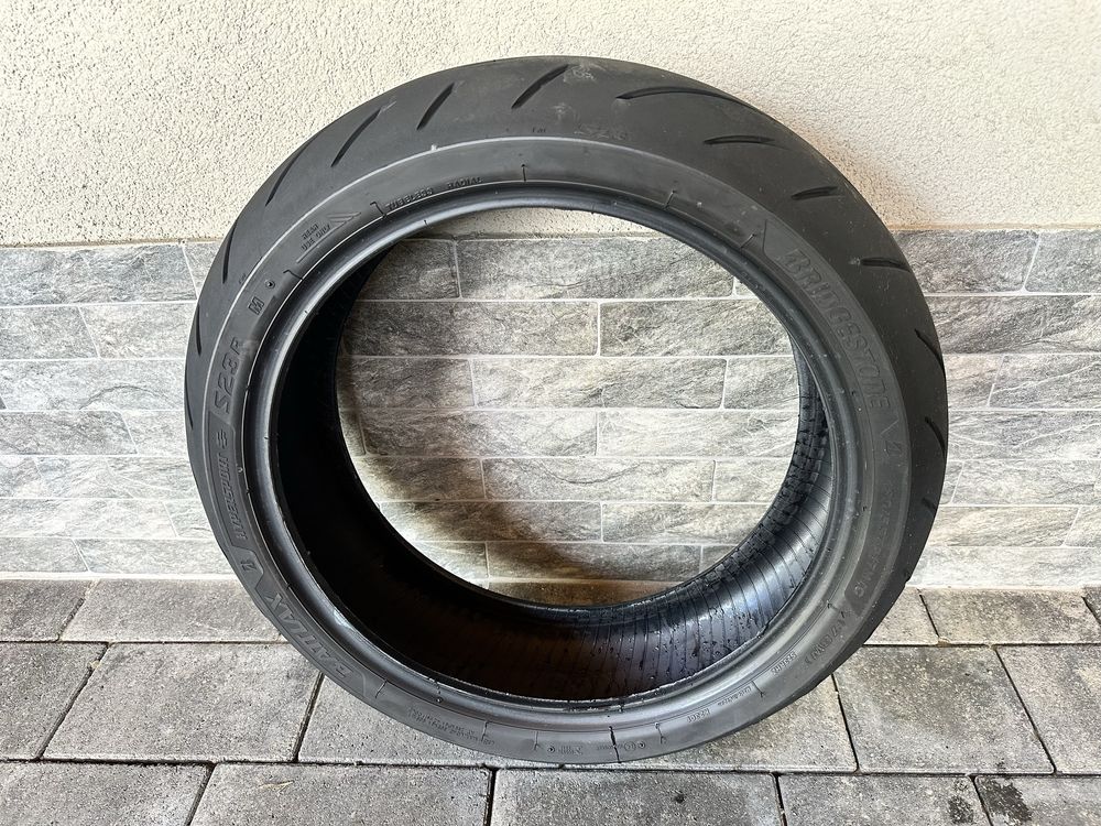 Bridgestone Battax Hypersport S23R 180/55 R17