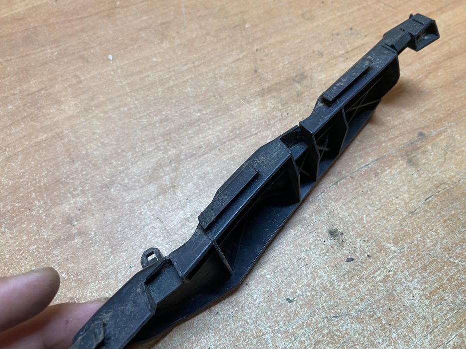 52535-05020  пепедні права направляюча пласмаса бампера Авенсіс Т25