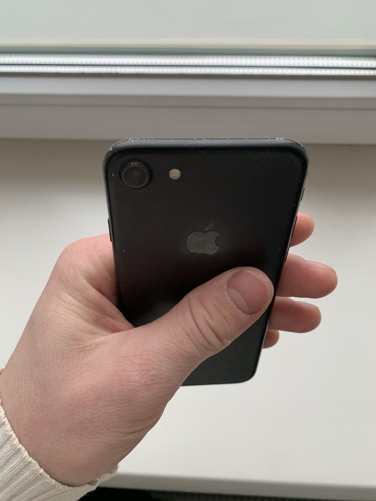 Продам Iphone 7 128 black