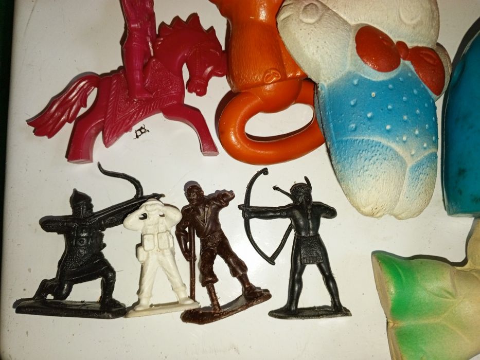 Игрушки СССР резиновые,пластиковые , пистолеты , солдатики,мягкие