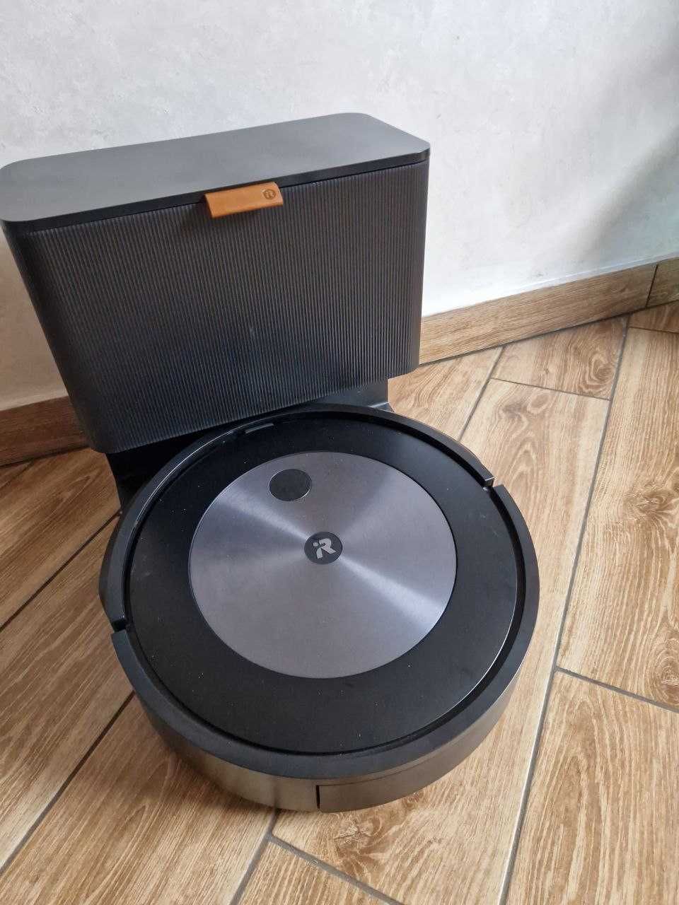 iRobot Roomba j7+ | Профі робот-пилосос з Clean Base, Smart Mapping,