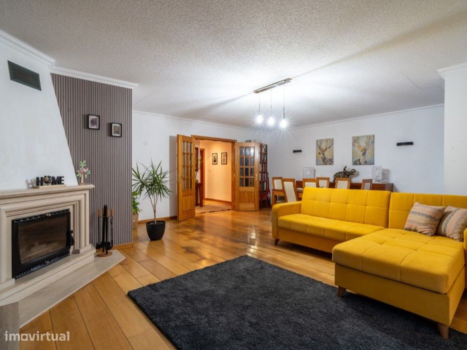 Venda Excelente T3 na Avenida Amália Rodrigues na Urbanização Alto ...