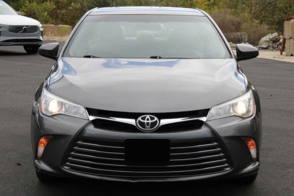 Toyota Camry LE      2015