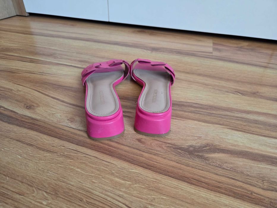 Różowe klapki Wittchen
Różowe klapki Wittchen