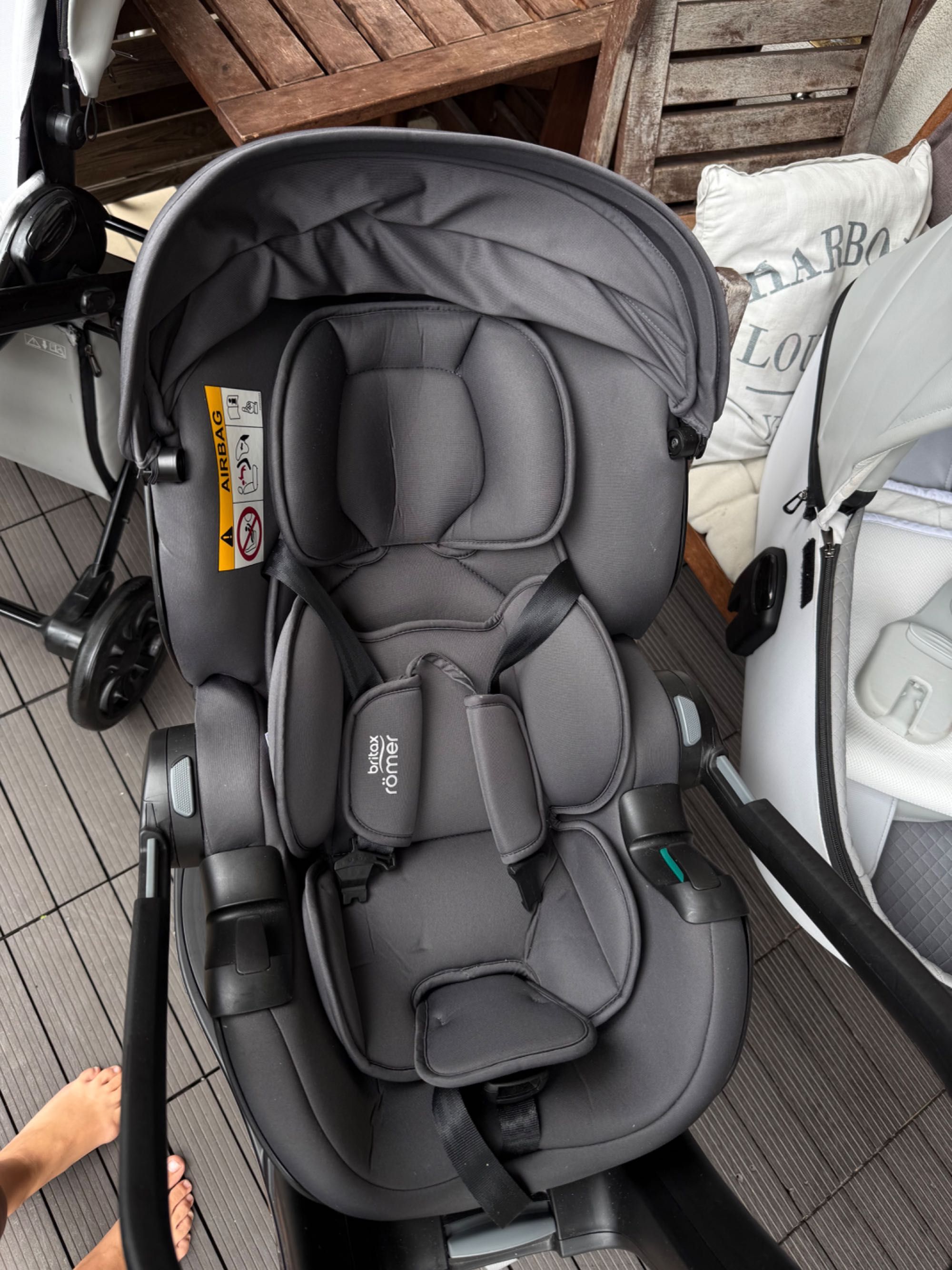 fotelik Britax-Romer Baby-Safe Pro razem z obrotowa baza Vario Base 5Z