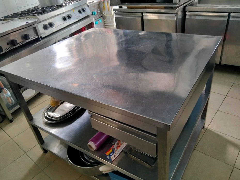 Bancada em inox para cozinha profissional