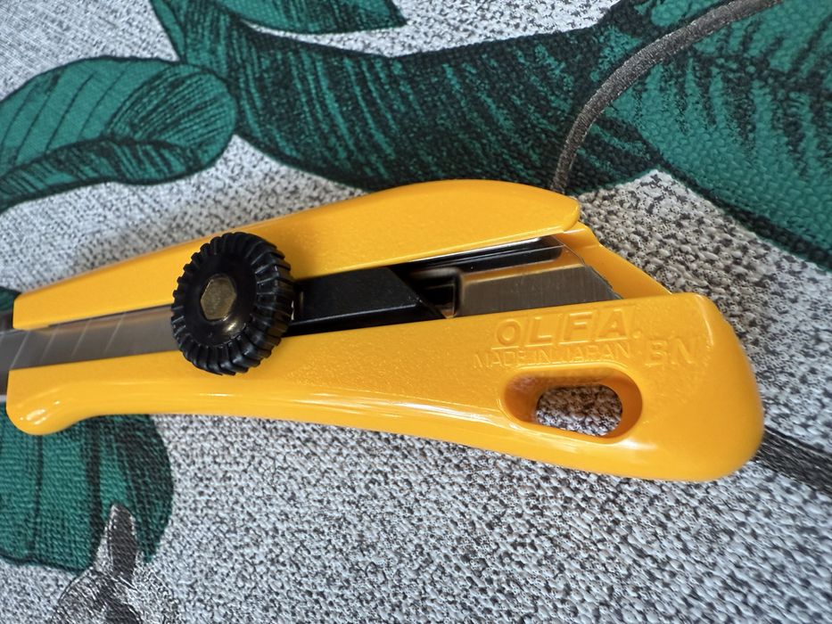 Ніж Нож малярный Olfa BN-L под лезвие 18мм з фиксатором Tajima