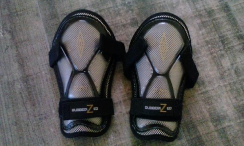 Caneleiras Umbro como Novas