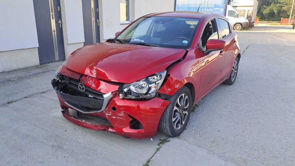 mazda 2  1.5 benzyna 17rok 56tys przebieg