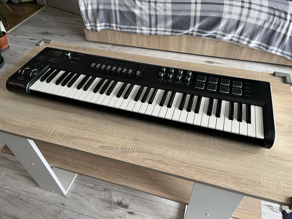 Klawiatura MIDI Behringer Motör 61 DAW Kontroler Fader Pad