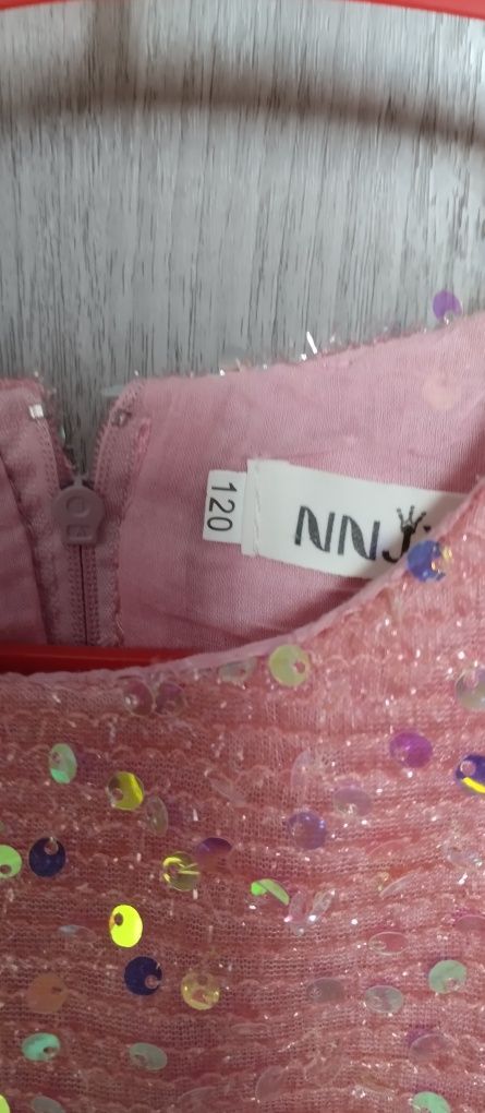 Продам сукню святкову