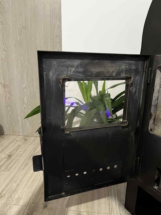 Wolnostojący piecyk/kominek stalowy z szybą, kompletny zestaw z rurą