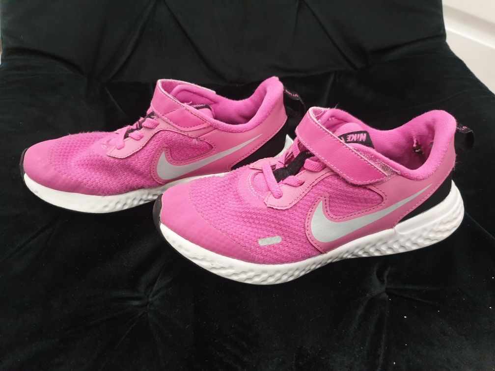 Sprzedam buty Nike Revolution damskie dziewczęce r. 33