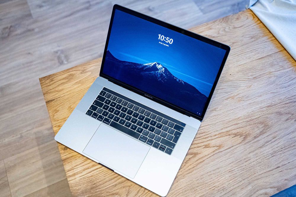 Apple MacBook Pro A1990 i9-8950HK 32GB 512GB SSD AMD Radeon Pro 560X