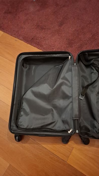 Mala de Viagem Média 4 Rodas Preta e Verde Milão
Pack It