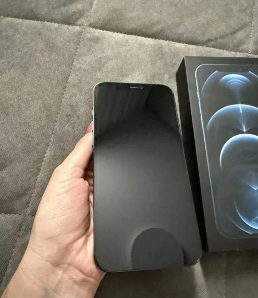 Продам iPhone 12 Pro Max 256