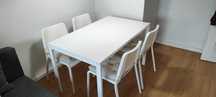 Conjunto de Mesa e Cadeiras