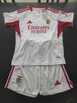 Equipamento Alternativo de criança do Benfica