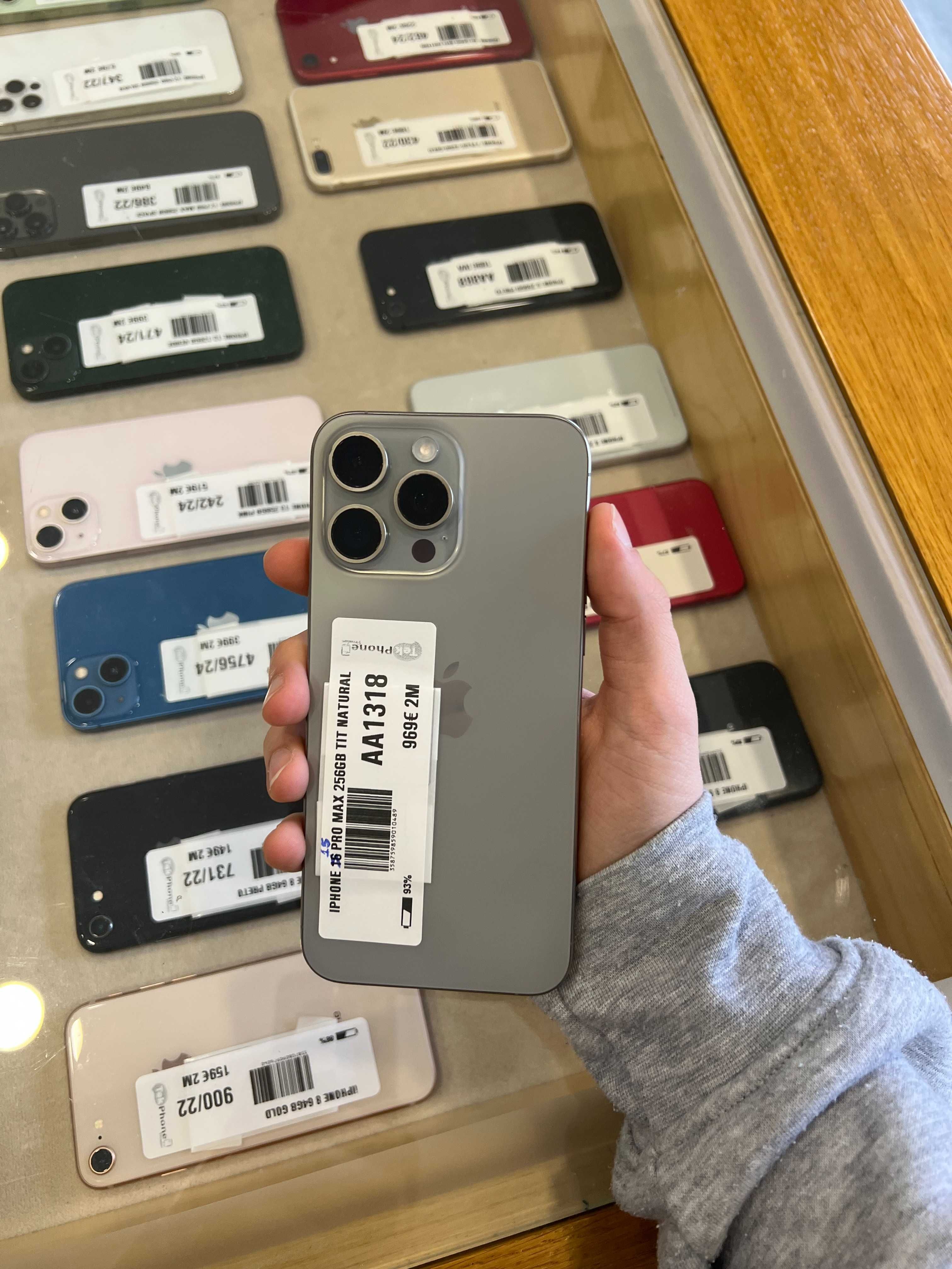 iPhone 15 Pro Max 256GB Titanium Natural