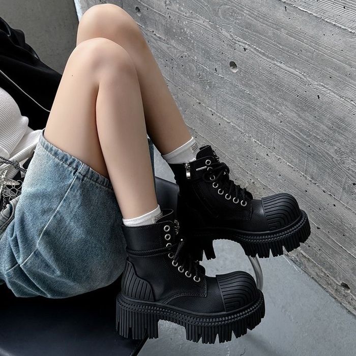 Трендові шкіряні чоботи SMFK